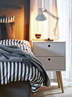 OPLEV Sengeborde|Sengeborde|Sengebord 2 skuffer hvid/fyr