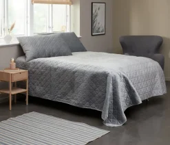 ENGBLOMME Sengetæpper|Senget忙pper|Sengetæppe 220x240 Grå