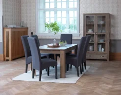 JUNGEN Skænke Og Vitrineskabe|Skænke Og Vitrineskabe|Vitrineskab 2 låger 1 skuffe vild eg farve